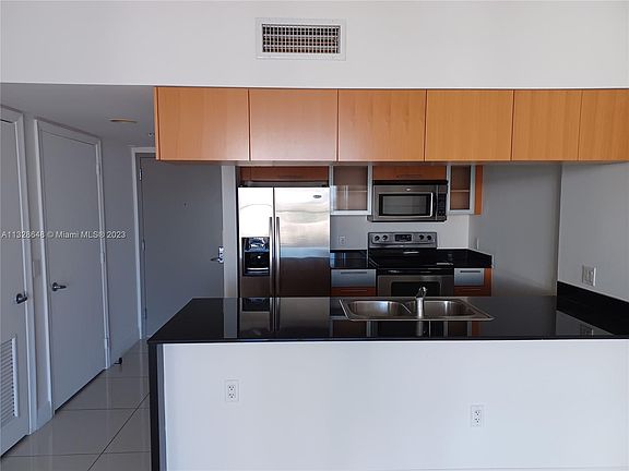 5th image of 1750 N Bayshore Dr APT 3711