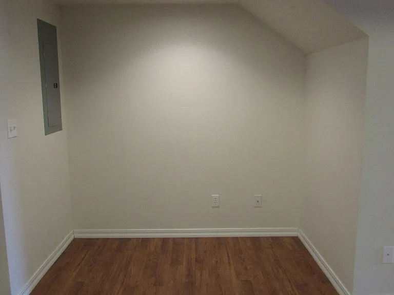 126 Andrews Dr — Photo 8
