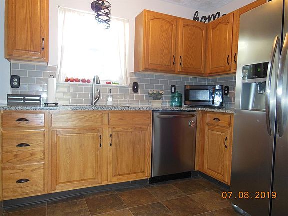 3rd image of 161 Hartland Dr