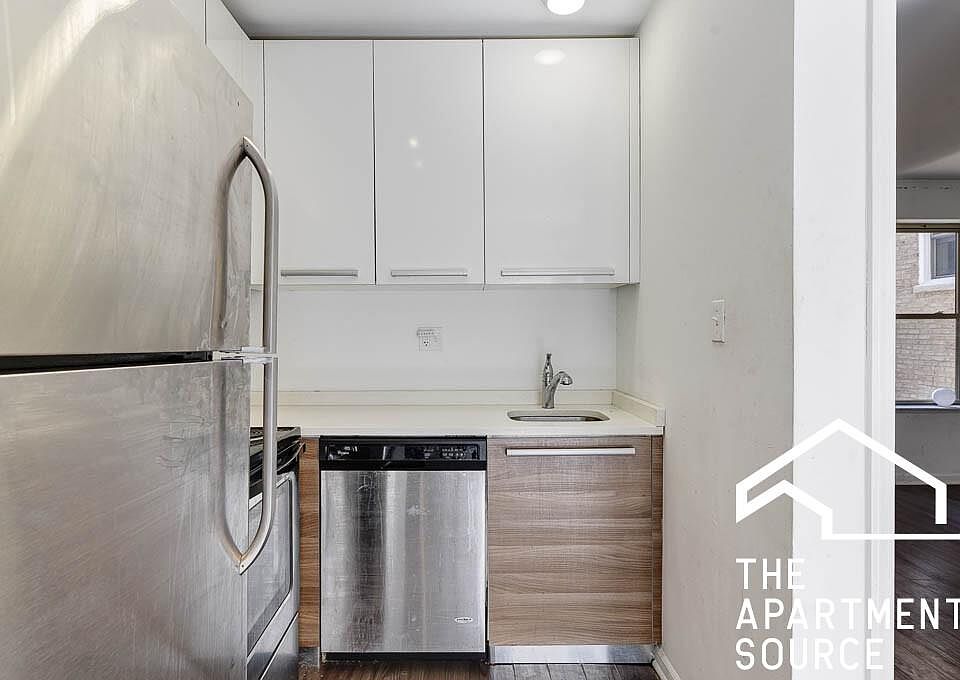 1st image of 924 W Carmen Ave #4D