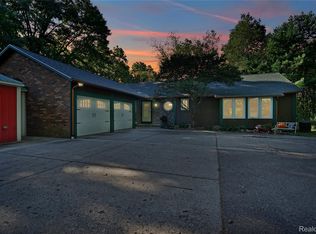 3738 Winterwood Dr, Howell, MI 48843