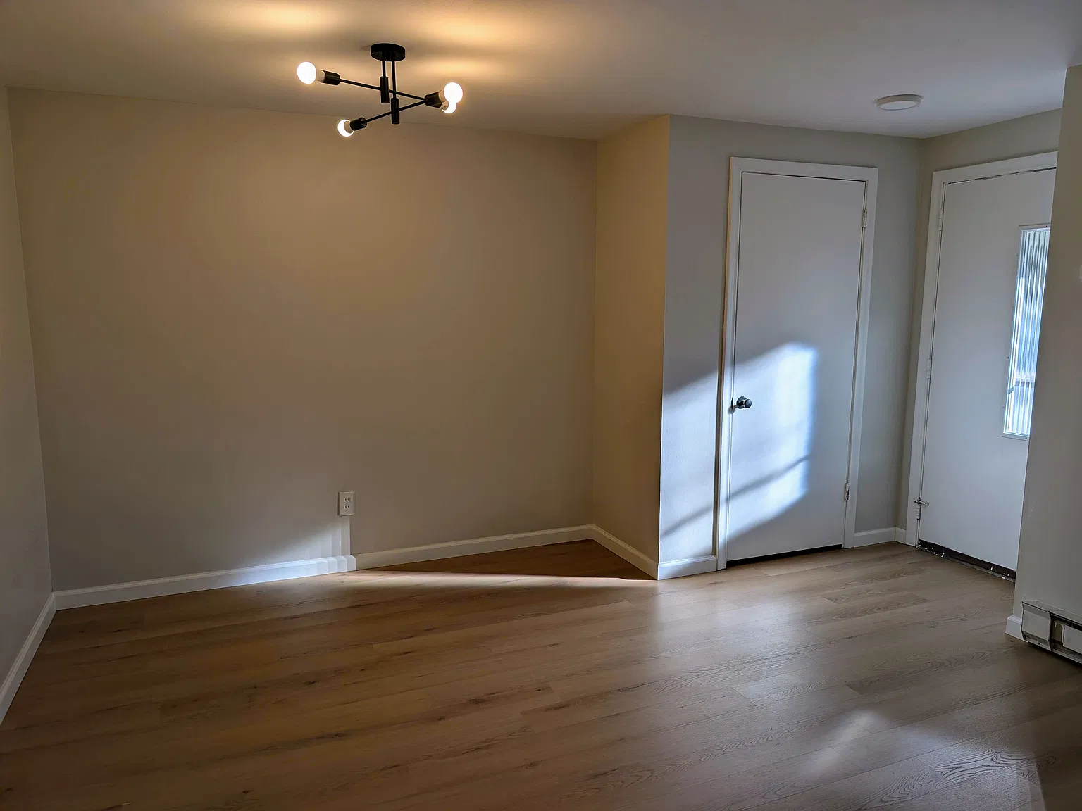 2 bed, 950 sqft, $1,825 — Photo 3