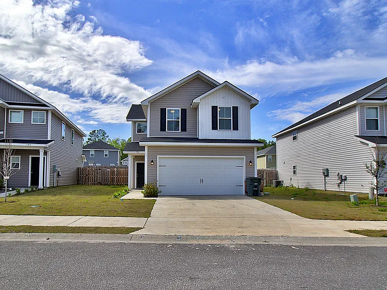 554 Fairview Cir — Photo 1
