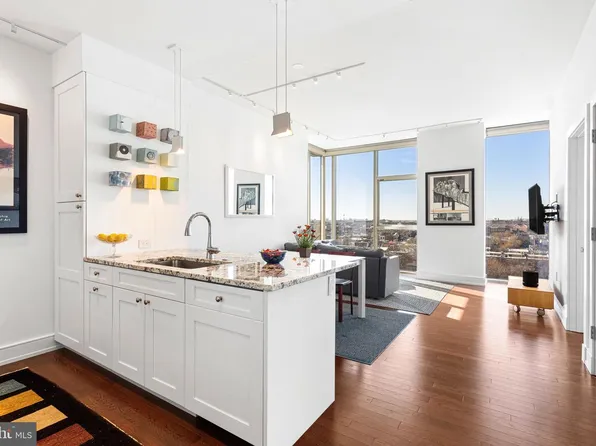 210 S 25th St #905, Philadelphia, PA 19103