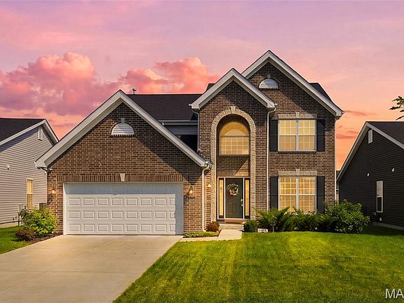 2nd image of 902 Palisades Cir