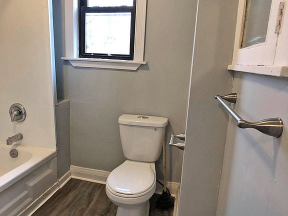 4th image of 212 Curry Ave #2