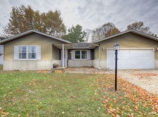 1505 Coral Cove Dr, Champaign, IL 61821