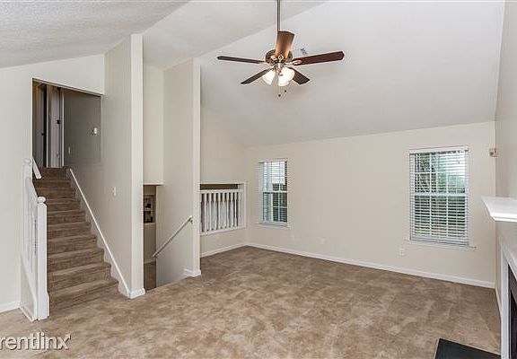 02-LivingRoom