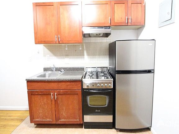 4th image of 332 E 95th St APT 2