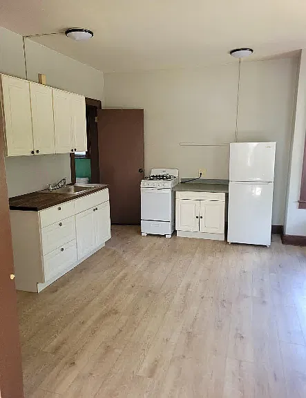 37 Hooker Ave #3