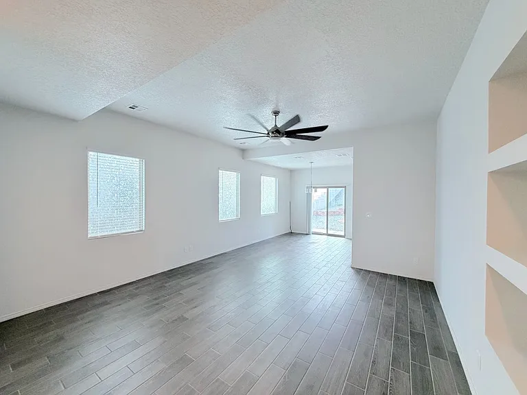 5777 Cosmo Ct NE — Photo 16