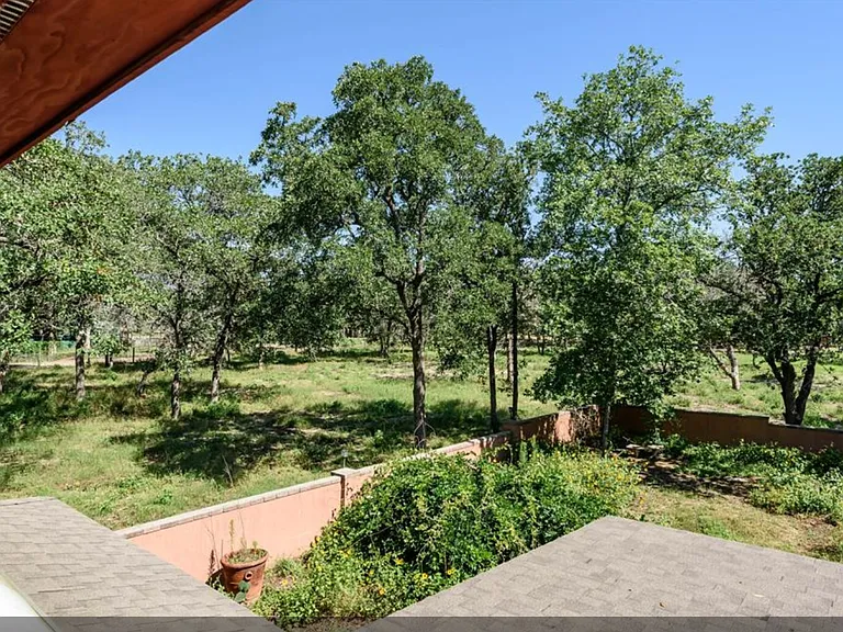 815 Shady Grove Ln — Photo 26