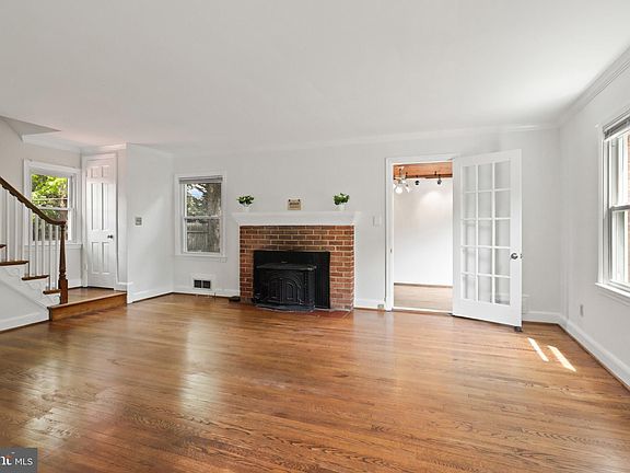 4th image of 4731 Arlington Blvd