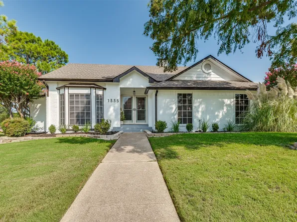 1335 Falcon Dr, Lewisville, TX 75077
