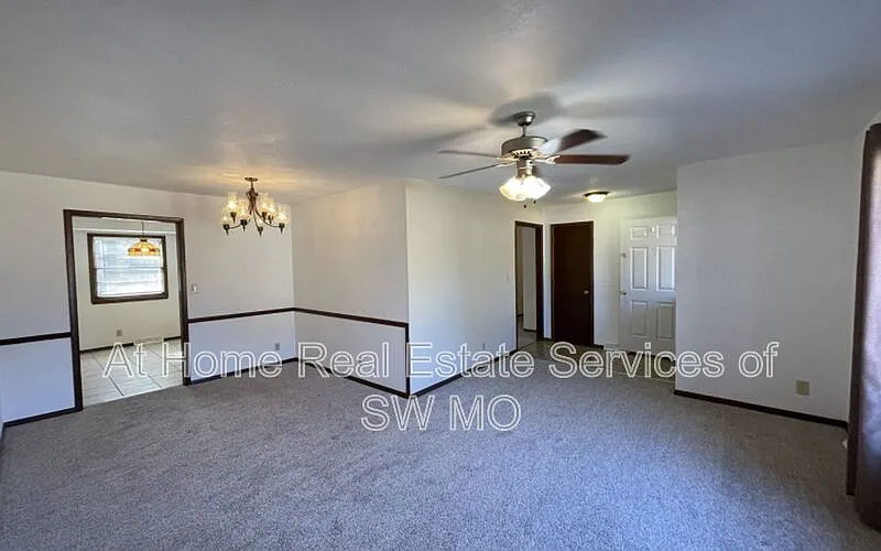 4 bed, 2.0 bath, 1812 sqft, $1,630 — Photo 3