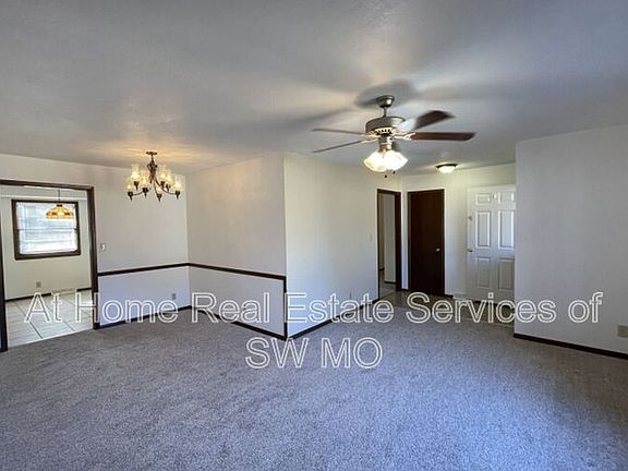 3rd image of 1316 E Lakewood St