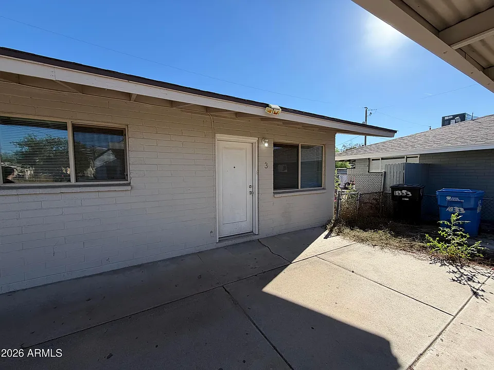 1833 E Harvard St #3