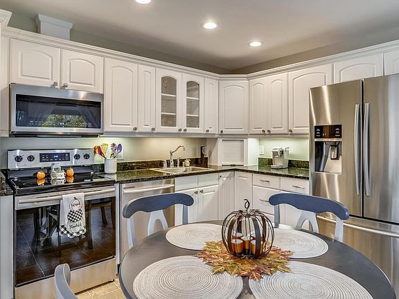 3rd image of 8066 Woodholme Cir