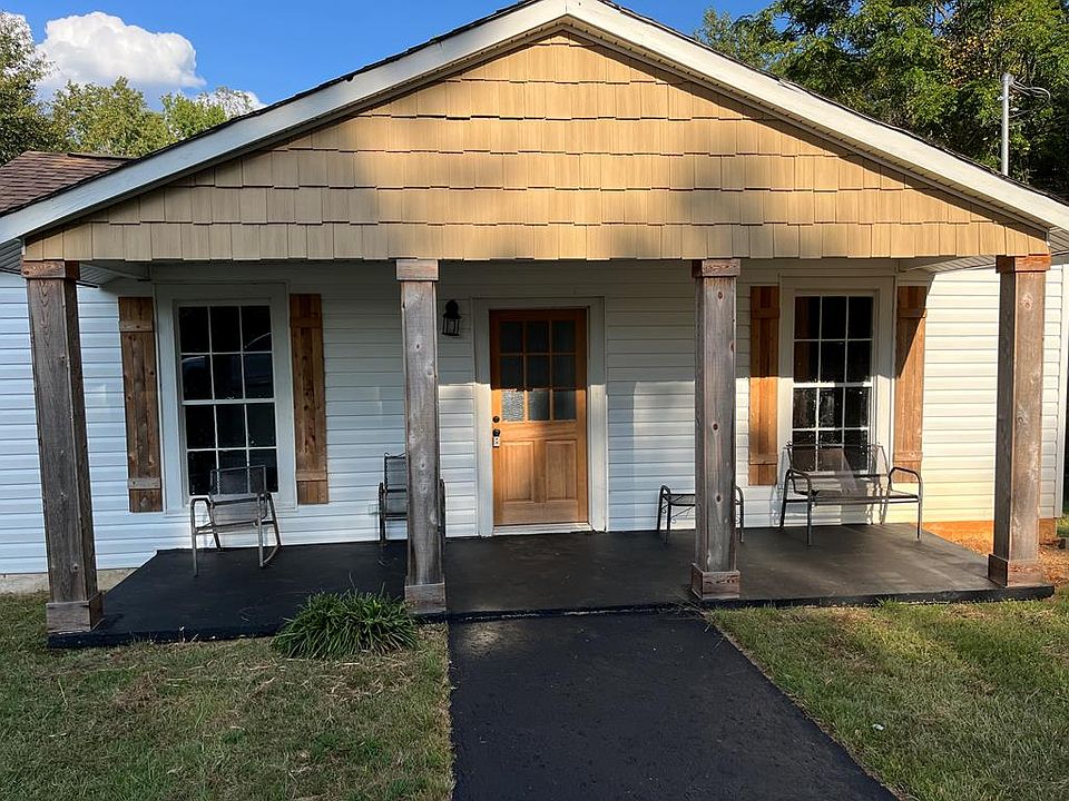 1st image of 802 Jd Parham Dr