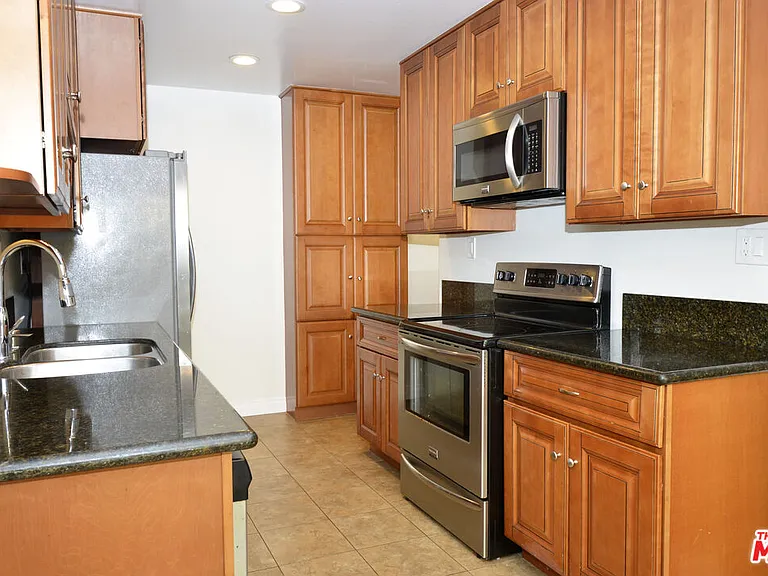 5950 Canterbury Dr #C212 — Photo 5