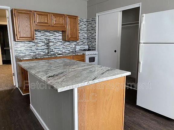 2nd image of 122 W Market St Unit 4