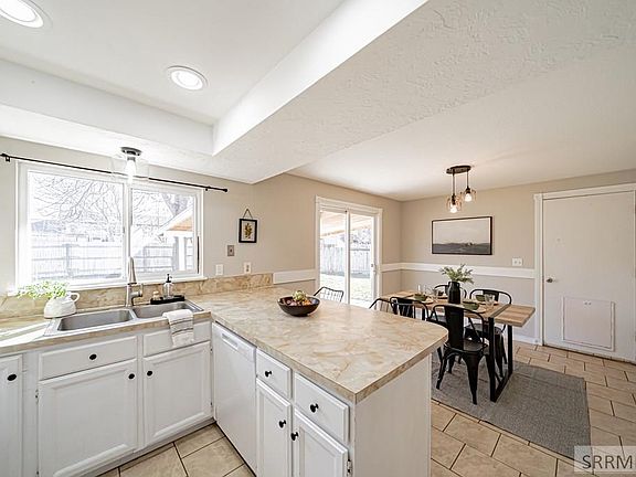 5th image of 5046 Galena St