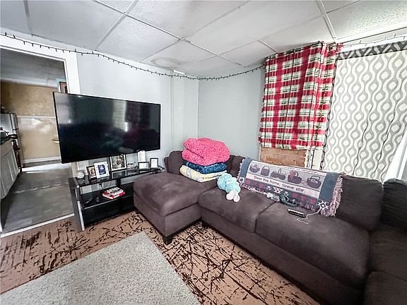 3rd image of 8 Lamont Pl