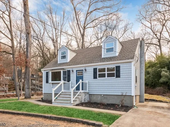 294 Skyline Lake Dr, Ringwood Boro, NJ 07456