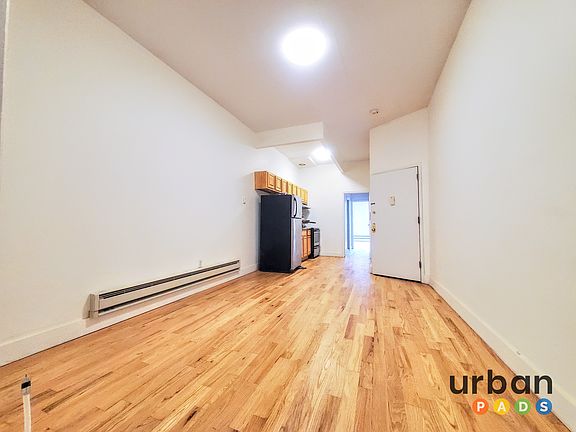 4th image of 826 Halsey St #2C