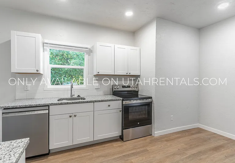231 W 400 N — Photo 5