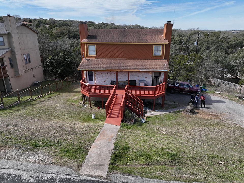 Front of Duplex Side available is on the left side looking at it from this view. Nice large entry way deck. Stairs goes to the parking and driveway.