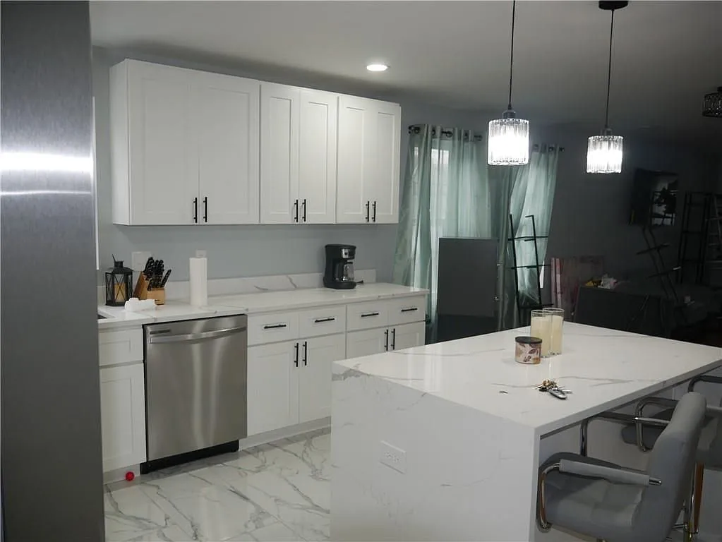 3 bed, 2.0 bath, 1419 sqft, $3,500 — Photo 3