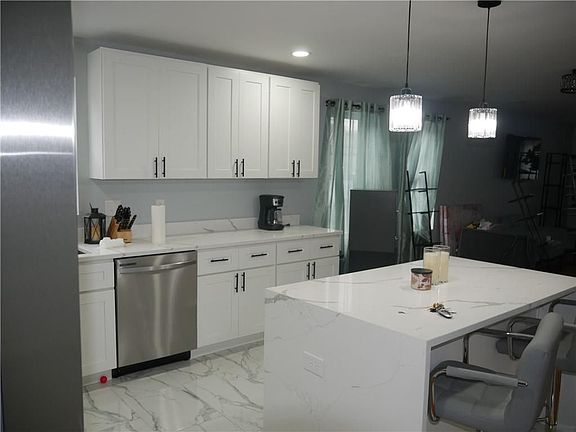 3rd image of 24 Hymer St #2