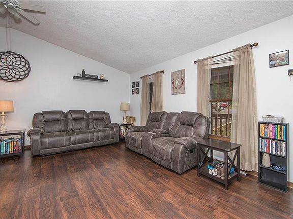 5th image of 702 Cheyney Cir