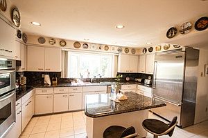 5th image of 32 Crest Hollow Ln