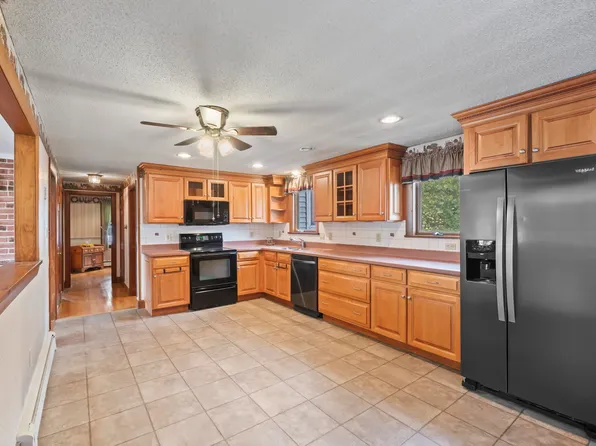 9 Elizabeth Street, Rochester, NH 03867