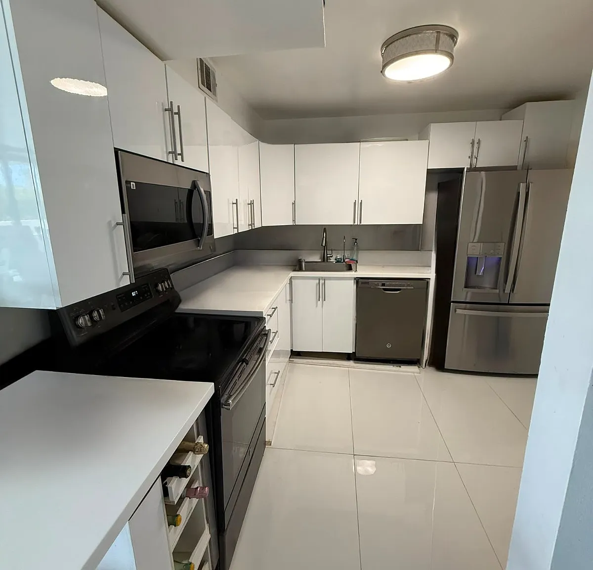 3 bed, 1270 sqft, $3,900 — Photo 2