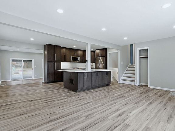 4th image of 28W032 Roosevelt Rd