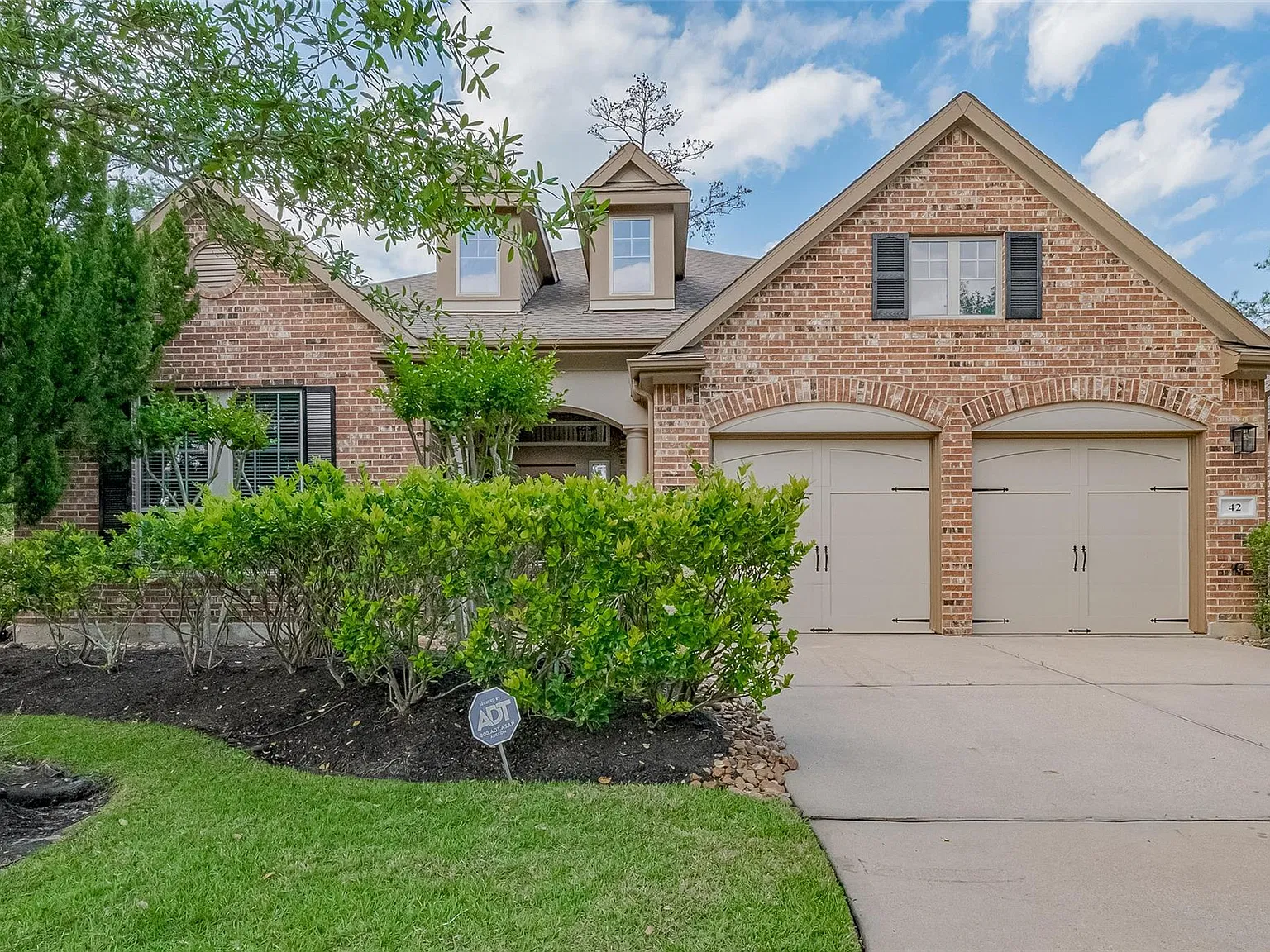 3 bed, 3.0 bath, 3028 sqft, $3,900 — Photo 1