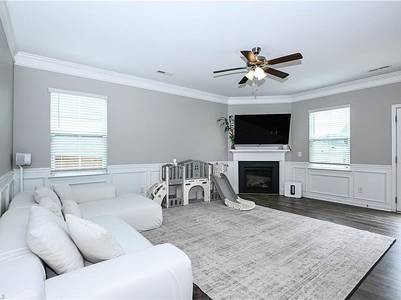 4th image of 1030 Broadlands Way