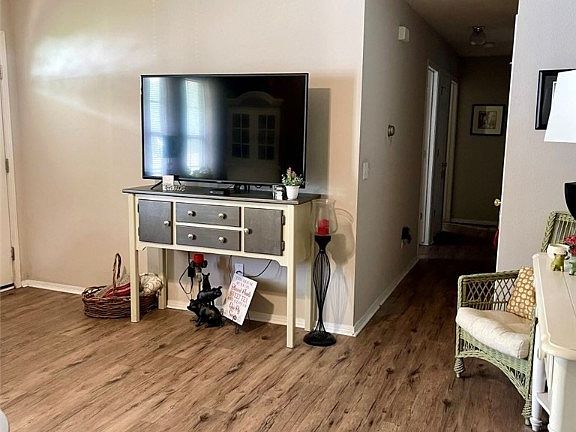5th image of 211 N Christy Ln