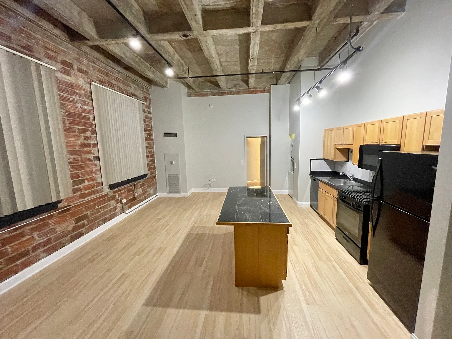 20 N State St — Photo 2
