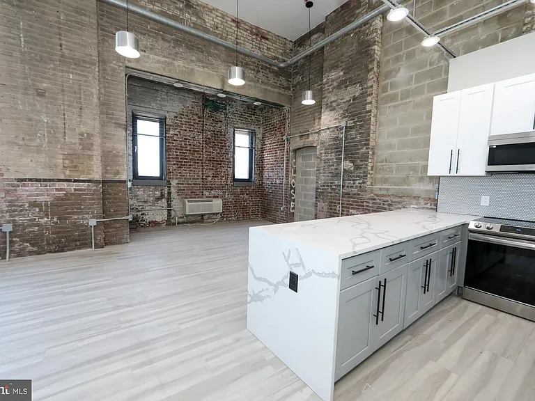1810 E Venango St #506 — Photo 2