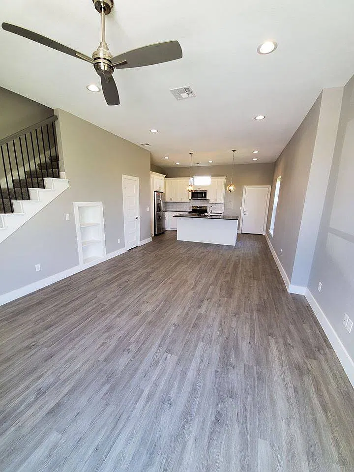 2 bed, 2.5 bath, 1056 sqft, $1,375 — Photo 4