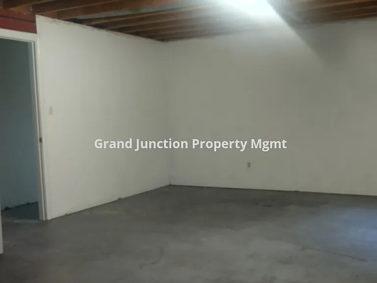 384 E Valley Cir #B — Photo 12