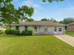 209 W Huffman St, Krum, TX 76249