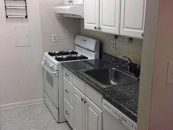 3rd image of 5202 Crossfield Ct