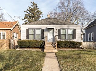 1495 Maple St, Des Plaines, IL 60018