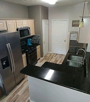 Kitchen granite countertops