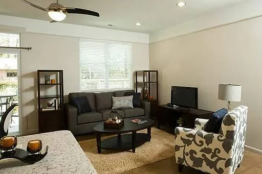 3 bed, 2.5 bath, 1400 sqft, $1,995 — Photo 3